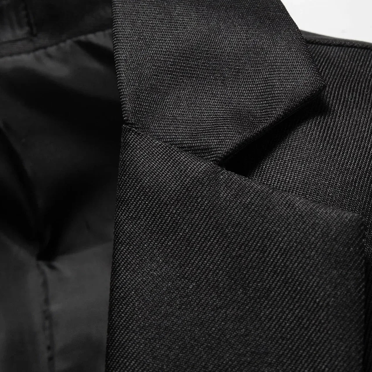 Blazer masculino Monterali MT193 com corte ajustado, tecido respirável e acabamento refinado. Ideal para reuniões, eventos sociais e combinações casuais.