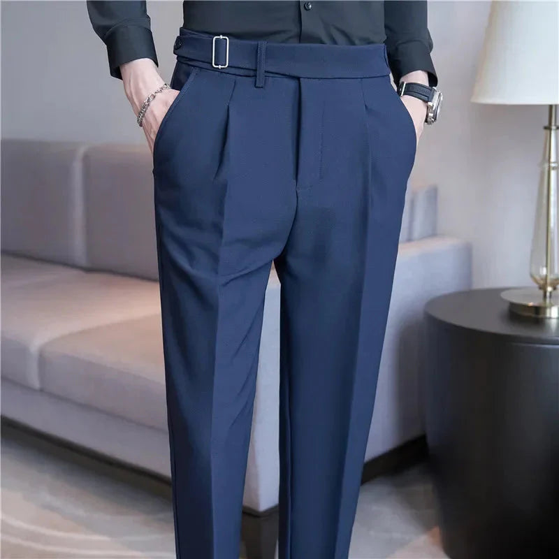 Calça masculina Monterali MT208 com corte de alfaiataria e acabamento refinado.