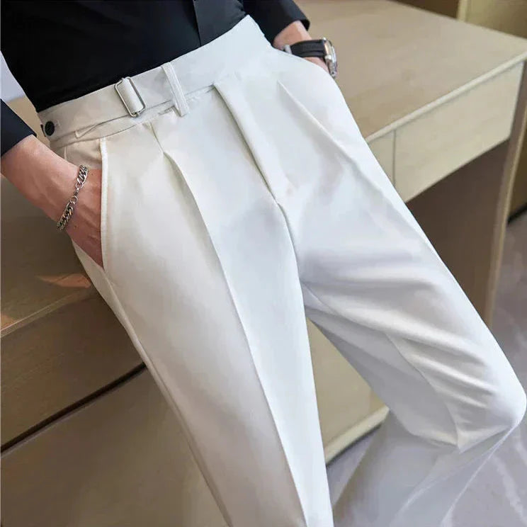 Calça masculina Monterali MT208 com corte de alfaiataria e acabamento refinado.