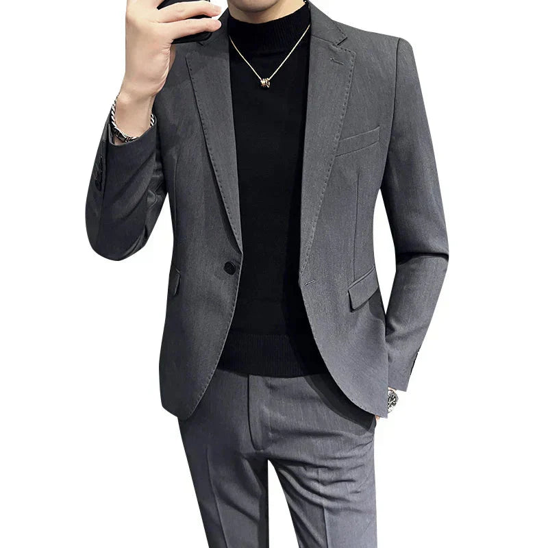 Blazer masculino Monterali MT189 com corte slim, tecido respirável e acabamento refinado. Elegância moderna para ocasiões formais e casuais.

