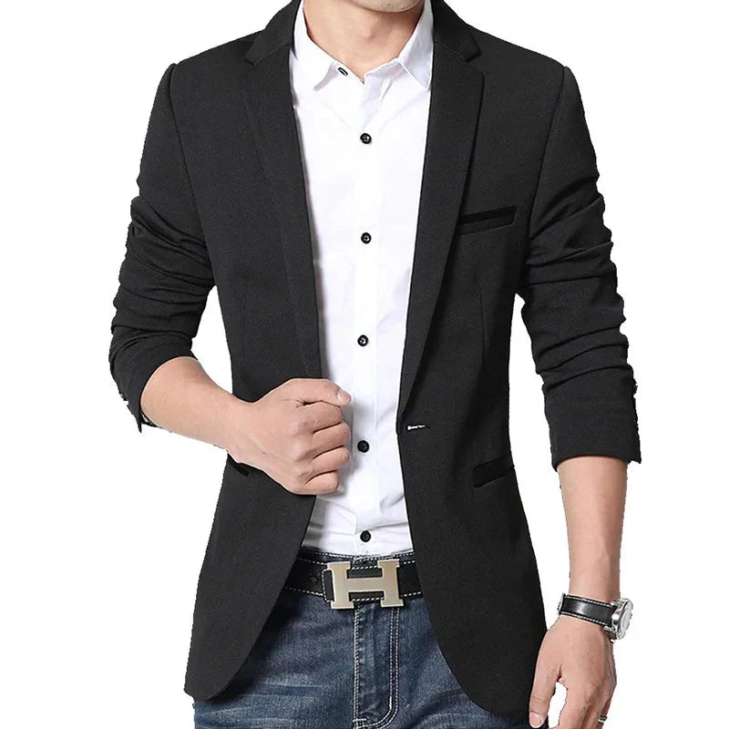 Blazer masculino Monterali MT187 com modelagem slim, bolsos discretos e tecido leve. Elegância moderna para qualquer ocasião com conforto total.

