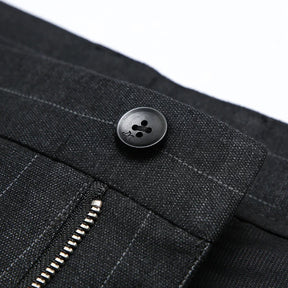 Calça social masculina Monterali MT229 com listras finas, corte ajustado e visual elegante.

